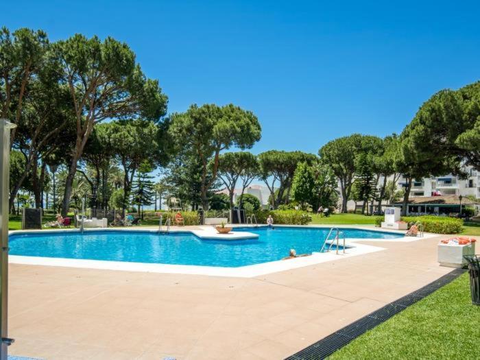 Apartamento De 2 Dormitorios En Playas Del Duque Marbellac Extérieur photo