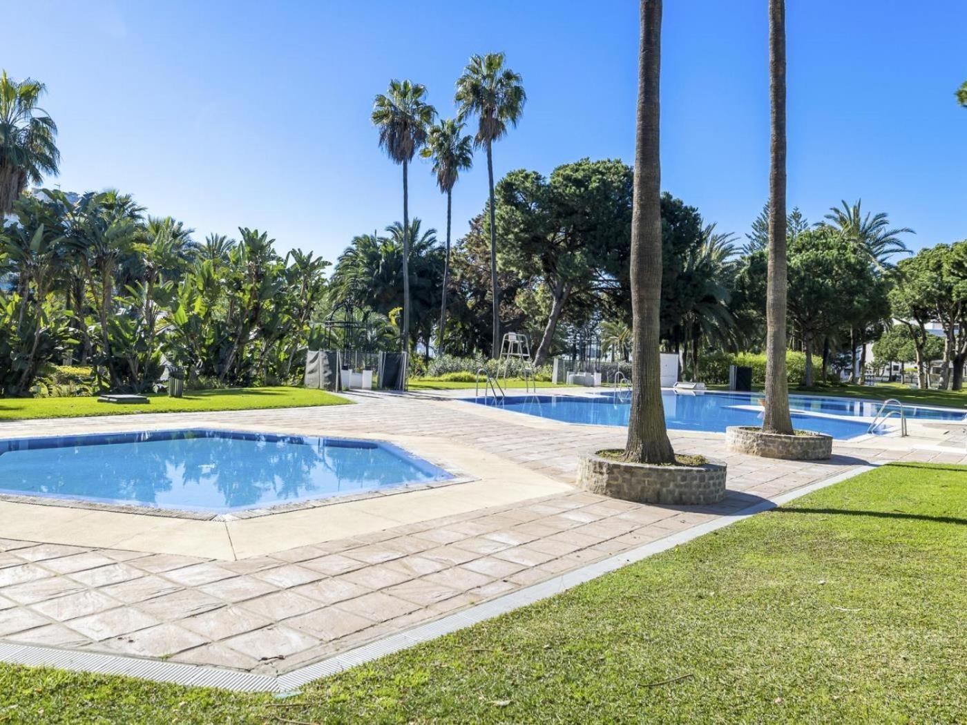 Apartamento De 2 Dormitorios En Playas Del Duque Marbellac Extérieur photo