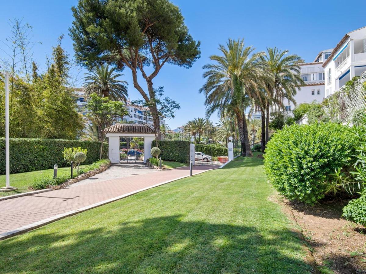 Apartamento De 2 Dormitorios En Playas Del Duque Marbellac Extérieur photo